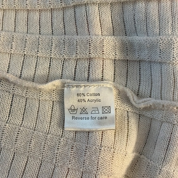 Belldini white sweater. Shorter in the back and longer in front. Size XL - Picture 6 of 7